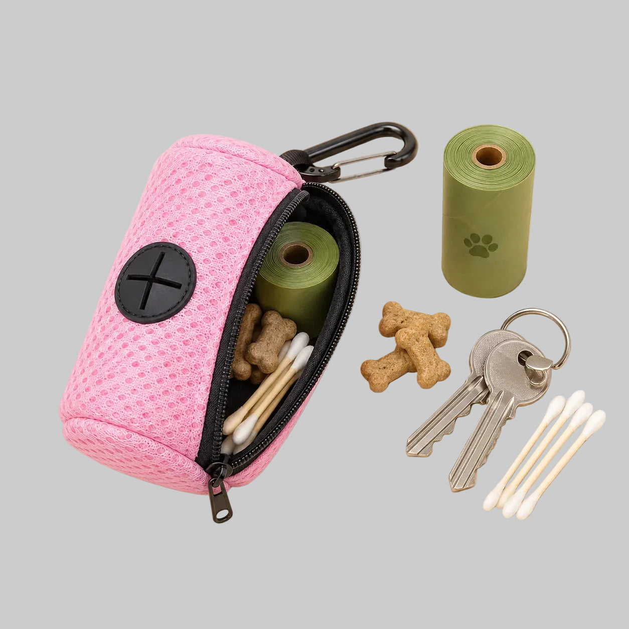 Distributeur sac à crotte – rose ouvert avec sacs à crottes et carabiner sur fond blanc