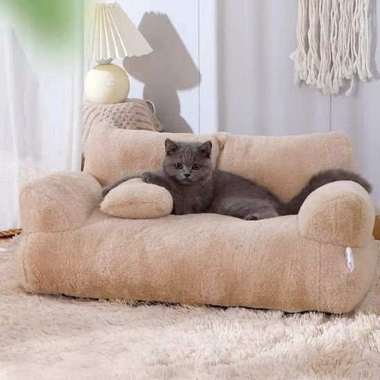Canapé chat Sofa Relax™ beige peluche sherpa avec chat gris — vue principale