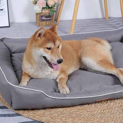 CalmiCush™ coussin anti-stress chien – Shiba Inu couché sur le côté, vue latérale