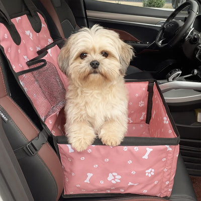 Petit chien assis dans Protection pour voiture pour chien | Anti-griffes