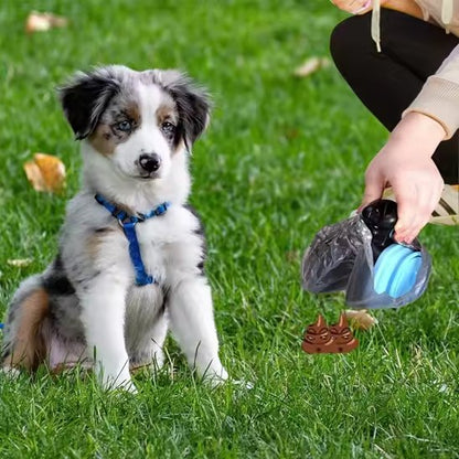 Ramasse-crotte chien distributeur de sacs avec border collie assis sur l'herbe